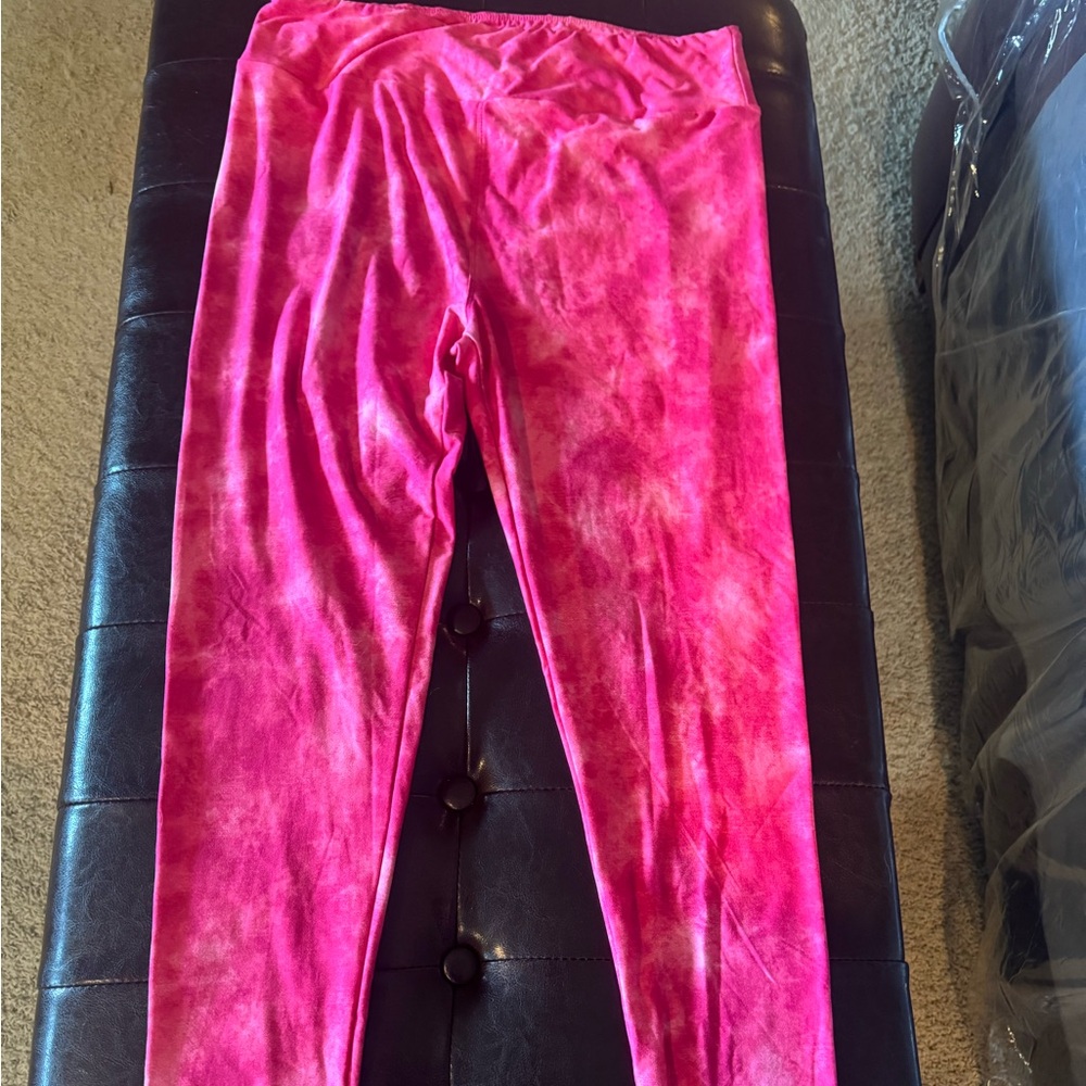 - - Lularoe TC leggings EUC. Fits size 12-18